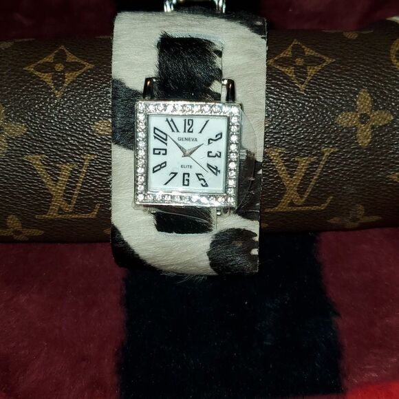 NEW‎ Geneva Elite Genuine Fur Pony Hair Cowhide Band Silver Watch - Picture 1 of 9
